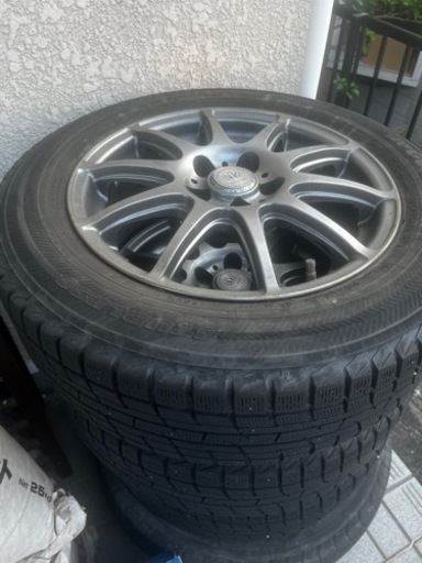 アルミ付きスタッドレスタイヤです。