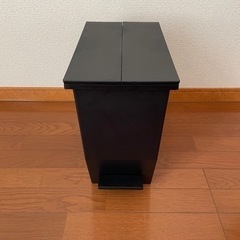 ペダル式ゴミ箱 スタイリッシュ ブラック 30L