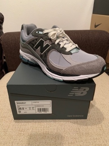 アトモス × ニューバランス 2002R "ラット"