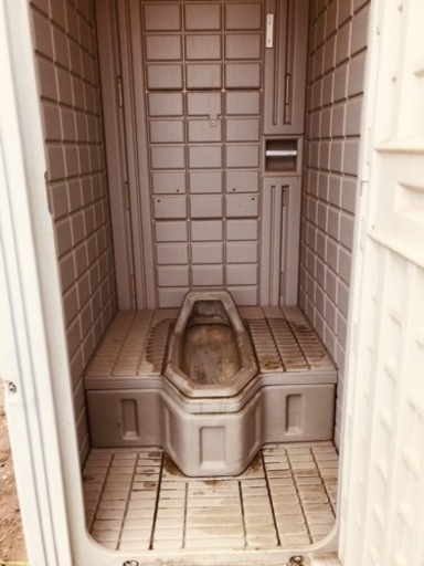 仮設トイレボットン便所