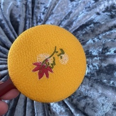 和風ちりめんふくろう手鏡　新品　黄色の画像