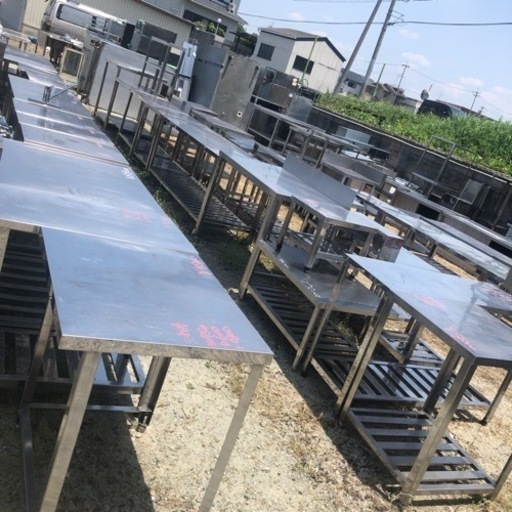 ステンレス台　大量入荷しています‼️