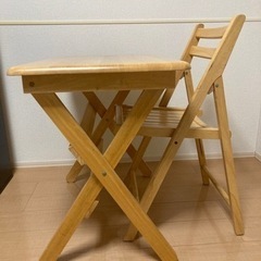 机と椅子の画像
