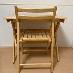 机と椅子の画像