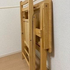 机と椅子の画像