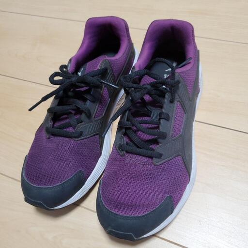 PUMAスニーカー
