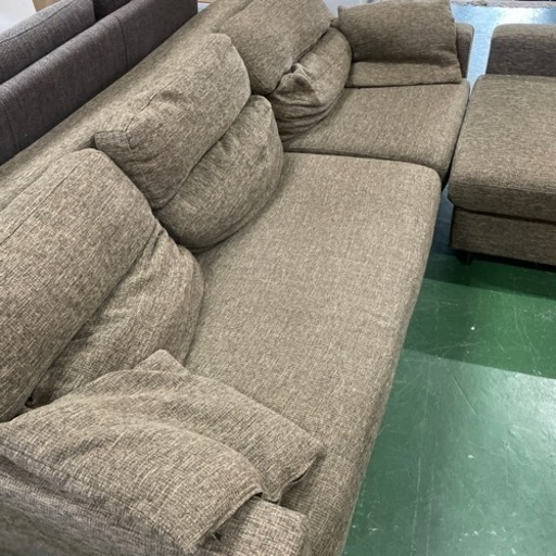 SALEオットマン付き　3人掛けソファ　クッション付き