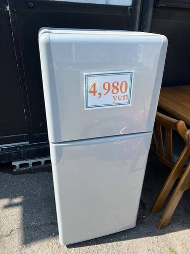 ●オンザコーナー特価!!売り切り価格 2010年製TOSHIBA/東芝 120L 2ドア冷蔵庫 YR-12T(S) 単身 一人暮らし