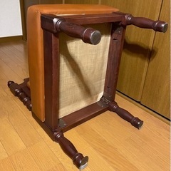 茶色 アンティーク調 チェアー の画像