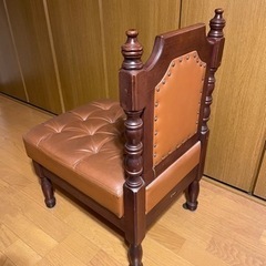 茶色 アンティーク調 チェアー の画像