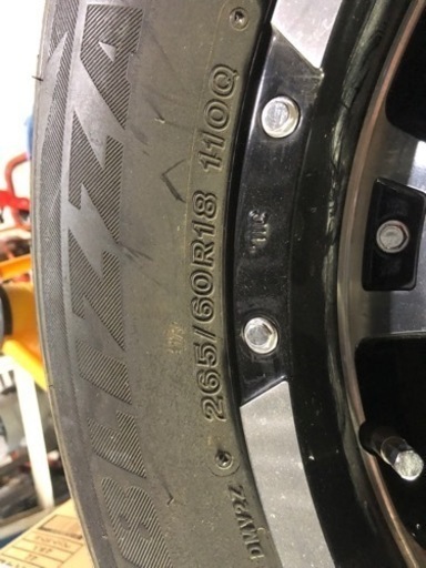 ジープグランドチェロキーサミット用ホイール付きスタッドレスタイヤです