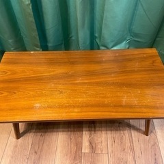 折りたたみテーブルの画像