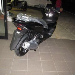 PCX160本日入荷！超希少車両です！入手困難？１台限り！入荷予定!新車！ポセイドンブラックメタリック！スマートキー仕様です！の画像