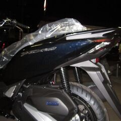 PCX160本日入荷！超希少車両です！入手困難？１台限り！入荷予定!新車！ポセイドンブラックメタリック！スマートキー仕様です！の画像