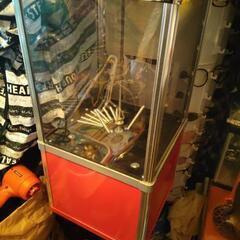 ガチャガチャ　機械　固いです　重いです