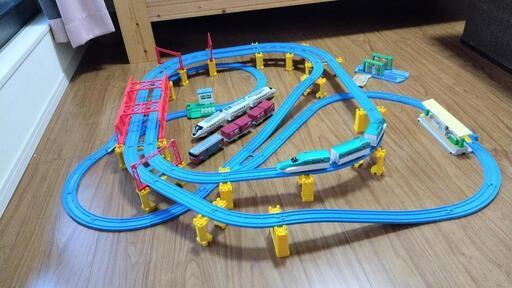 プラレール　立体線路　車体　セット　電車　立体的で子供も大喜び