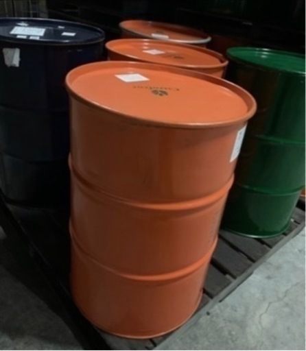 ドラム缶、鉄製です。
