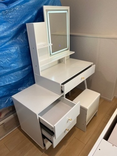 お値下げ！新品未使用✨LEDライト付きドレッサー　組み立て済み　お届け可能