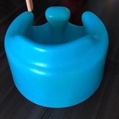 バンボ Bumbo 青 色褪せありますが綺麗です。の画像