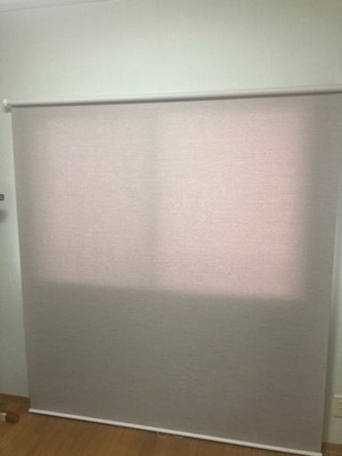 【美品、遮光ロールスクリーン】(１)