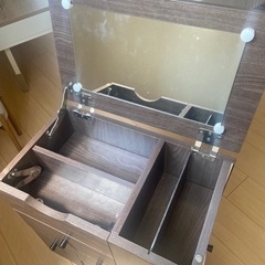 値下可能　コスメワゴンの画像