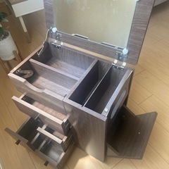 値下可能　コスメワゴンの画像