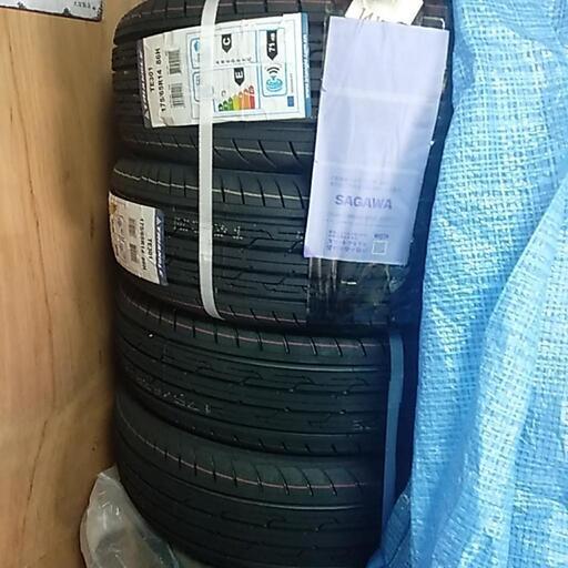 新品未使用のタイヤ175/65/14    4本セット