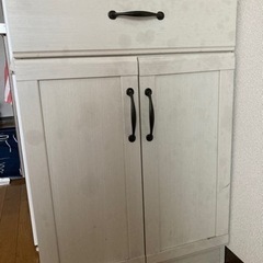 食器棚の画像