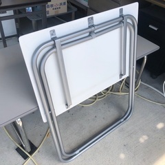 折りたたみテーブルの画像