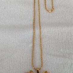 蝶のペンダント