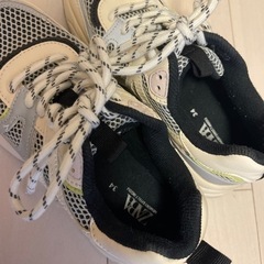 21.5cm ZARA スニーカー　運動靴の画像