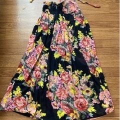 ワンピース　黒　花柄