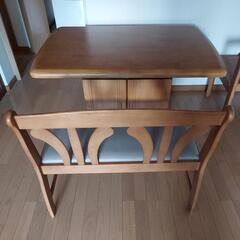 ベンチシートダイニングテーブルの画像