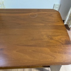 カントリーテーブルの画像