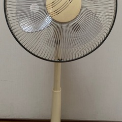扇風機　(取りに来てくれればお譲りします。)