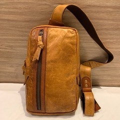 Greed グリード 本革 ボディバッグ 定価18000円