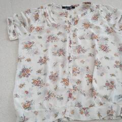 美品　半袖シフォントップス　花柄　ベージュ