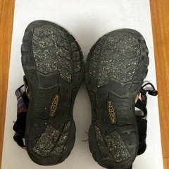 今週末取引なければ処分します。KEEN アクアシューズ24cm　中古の画像