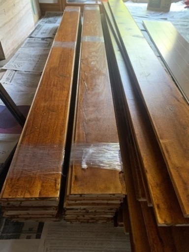 フローリング　無垢材　塗装済み