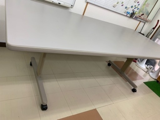 事務テーブル