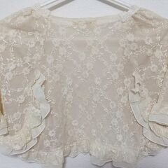 axes femme　レースボレロ(ブローチ付き、Mサイズ)の画像