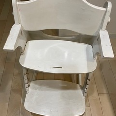 カトージ　ベビーチェア　白色の画像