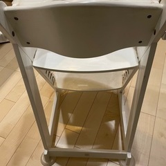 カトージ　ベビーチェア　白色の画像