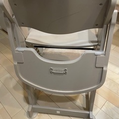 カトージ　ベビーチェア　濃いベージュ色の画像