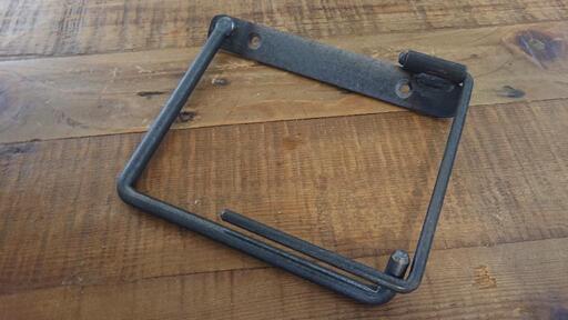 Rough Iron トイレットペーパーホルダー