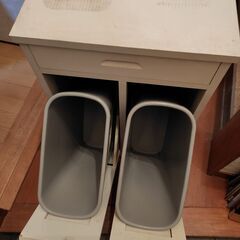 収納つき分別用ごみ箱ラックの画像