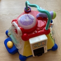 子供　おもちゃ　いたずらボックス