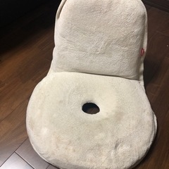 折り畳み座椅子差し上げます。