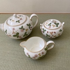 ウェッジウッド ワイルドストロベリー ティーポット シュガーポッ...