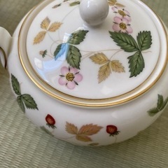 ウェッジウッド ワイルドストロベリー ティーポット シュガーポット クリーマーの画像